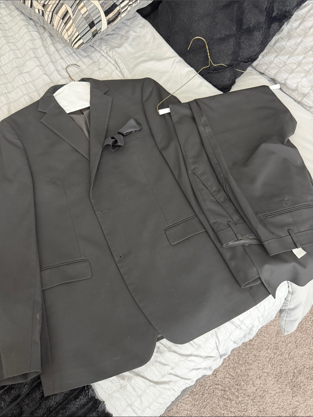 Classic Black Men's Two-Piece Suit with Peak Lapel